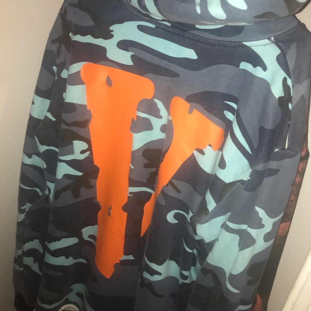 Vlone - Picture 2 of 2